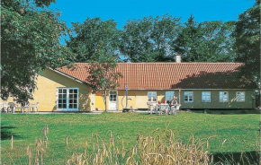 5 Bedroom Stunning Home In Øster Assels